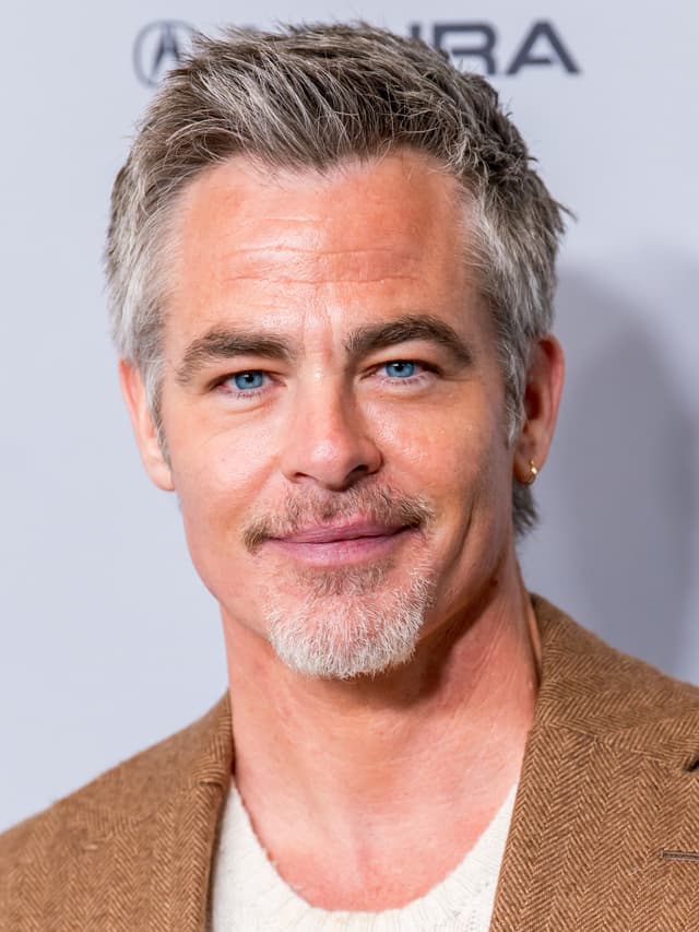 Chris Pine - Actor with unconfirmed hair transplant