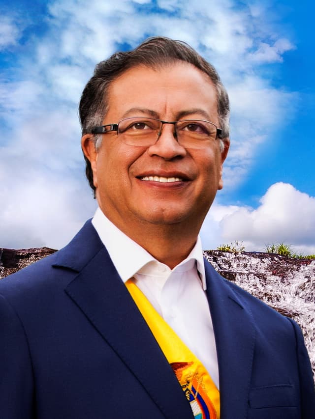 Gustavo Petro - Public Figure with unconfirmed hair transplant