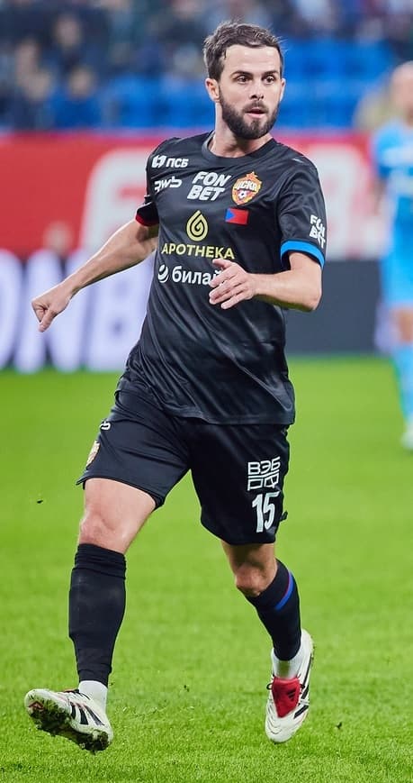 Miralem Pjanic - Athlete with unconfirmed hair transplant