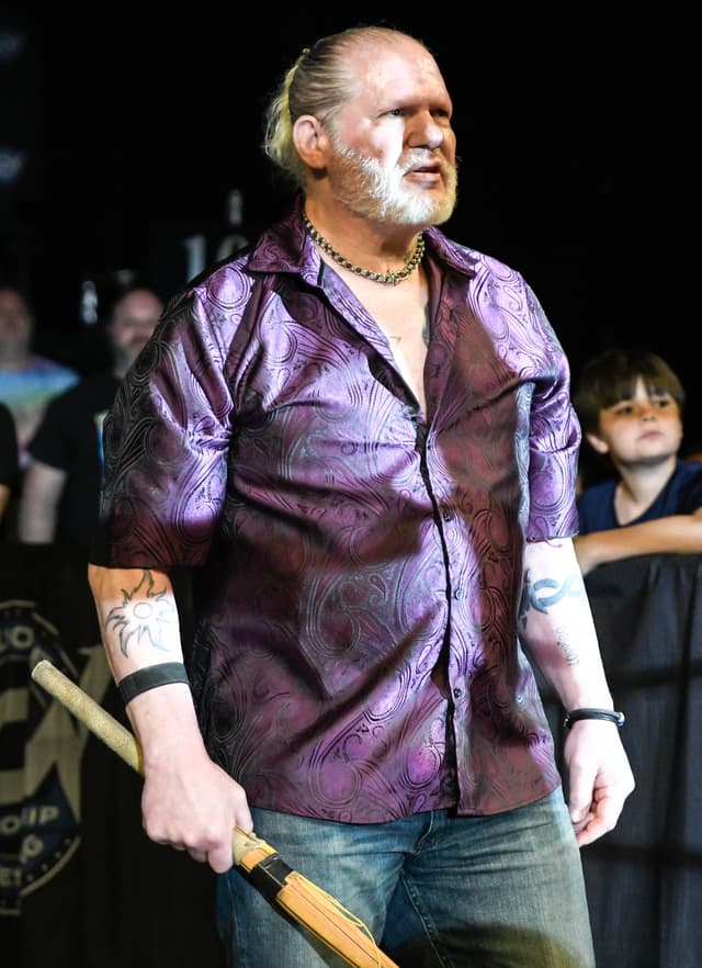 Raven (Scott Levy) - Athlete with unconfirmed hair transplant