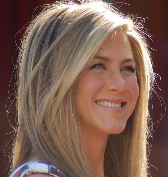 Jennifer Aniston - Actor hair transplant