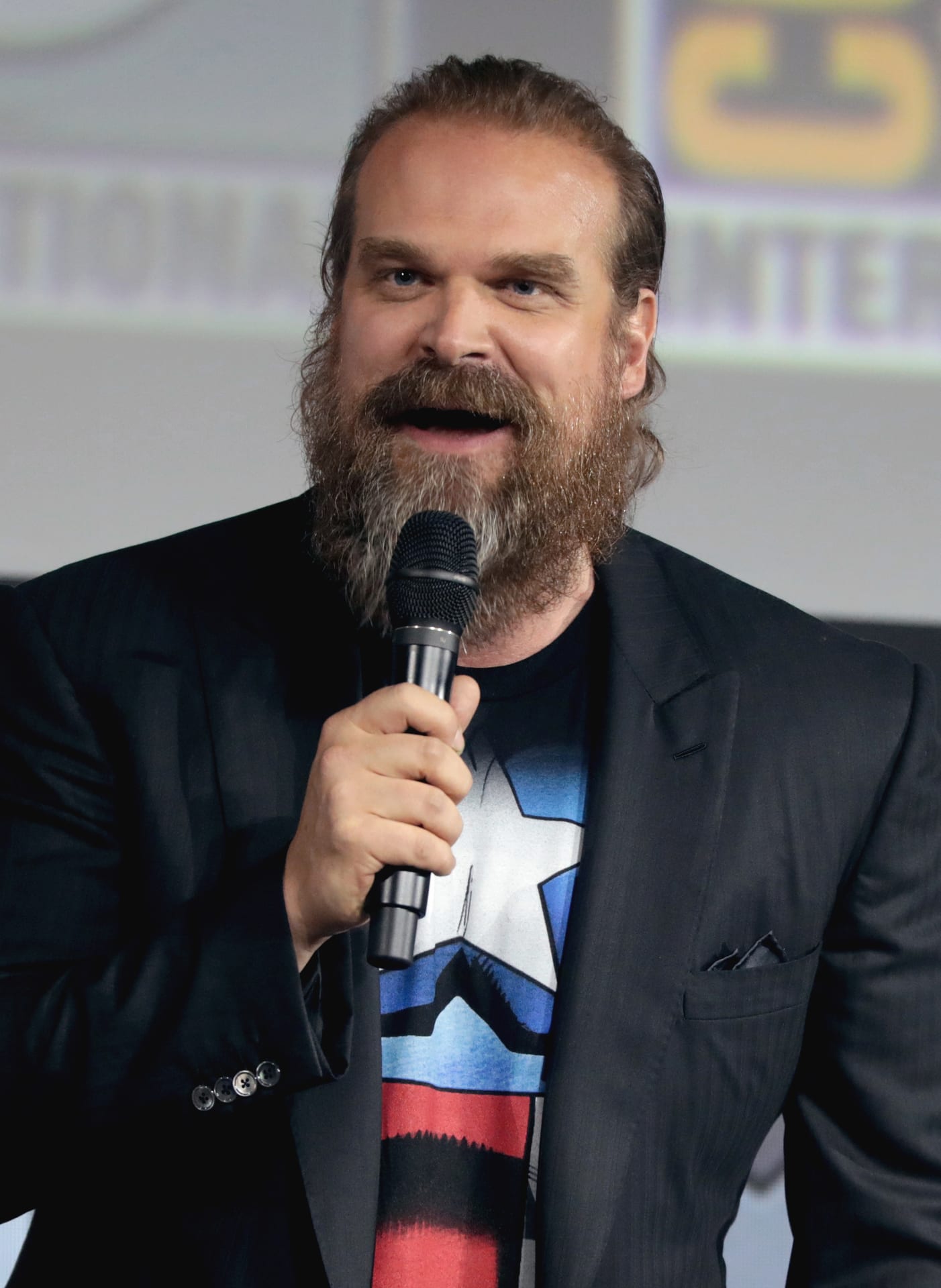 David Harbour - Actor hair transplant